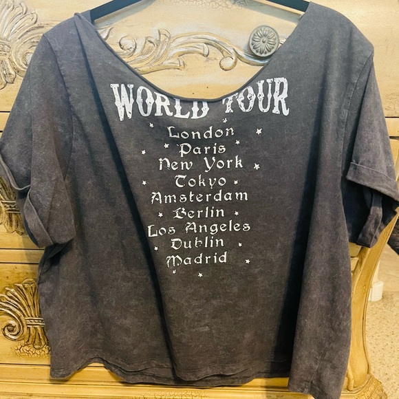 Awesome cropped  distressed Buckle top! - Picture 2 of 2